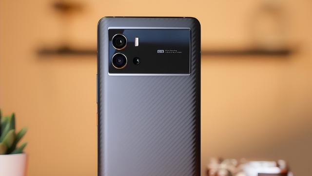 iqoo|开始降价！120瓦快充+骁龙8Gen1芯片，这款iQOO旗舰可以考虑一下