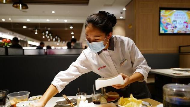 火锅|吃火锅时，服务员总是问“加汤吗”？这句话背后的意思你真的懂吗