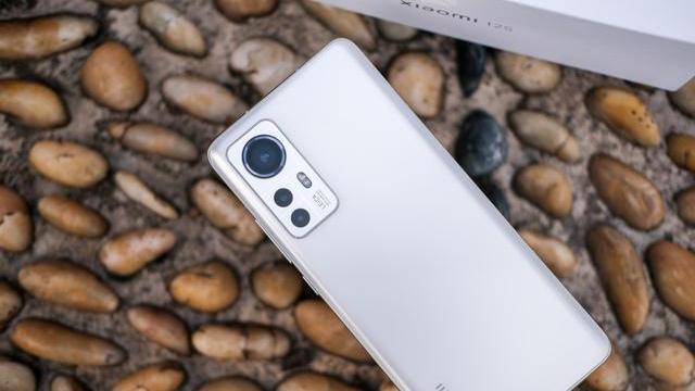 小米科技|小米12SPro和iPhone13Pro怎么选？对比后优缺点明显