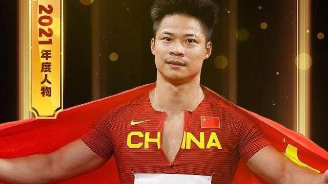苏炳添|苏炳添晒健身照，国足惨遭对比，腹肌PK大肚腩完胜，武大靖被点名
