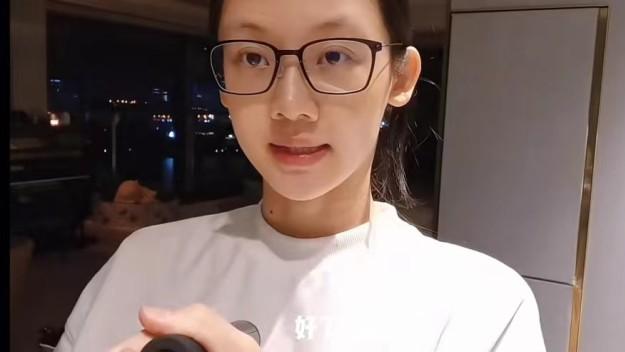 苗苗|苗苗秀大肚坐实怀二胎？郑恺给老婆钓鱼，家里有baby送的幼儿用品