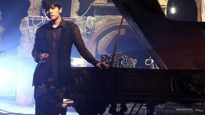 欢迎光临|周杰伦的创作才华是否超越了窦唯？周董和窦仙谁更厉害？