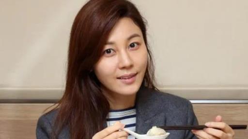 |忠武路女王金荷娜家有体贴男，女儿4岁超可爱，今44岁颜值惊人