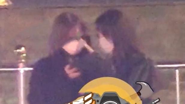 王嘉尔|王嘉尔宋雨琦恋情后续，司机再次接了俩美女，送往男方家约会