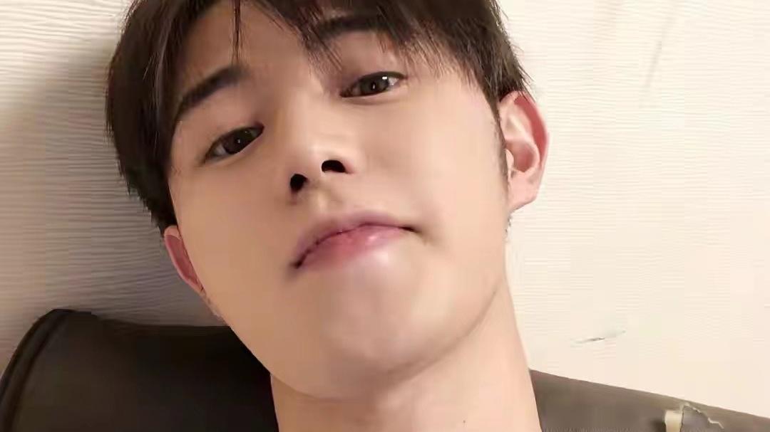 童锦程|童锦程开启运动会，众星云集堪比“选秀”？美女撕名牌看点十足！