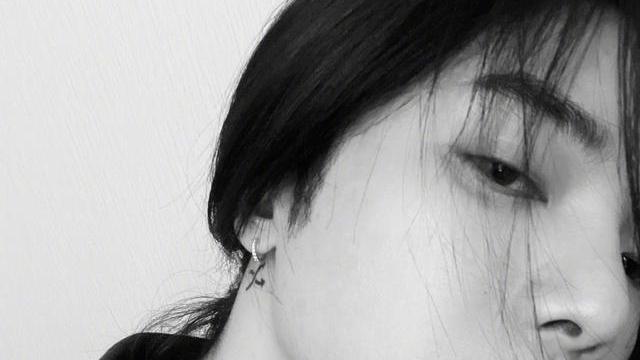 华晨宇|华晨宇纹身了？这个少年叛逆来的有些晚