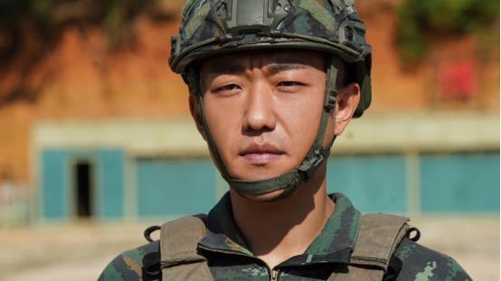 明星素颜|《特战荣耀》以倒叙开头，感觉很新颖，剧情也很紧凑