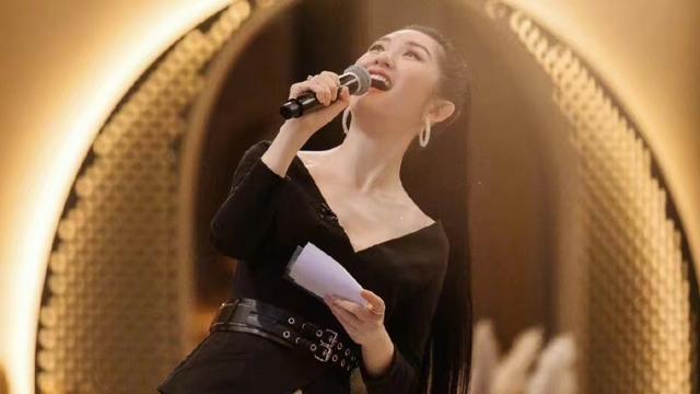 谢娜|《浪姐3》选对主持人了？台风稳、控场能力强，就是会损失收视率