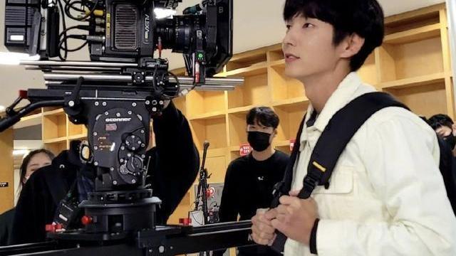 筱崎爱|40岁李准基还能演高中生！戏里美强惨，戏外被坑10年收入单身至今