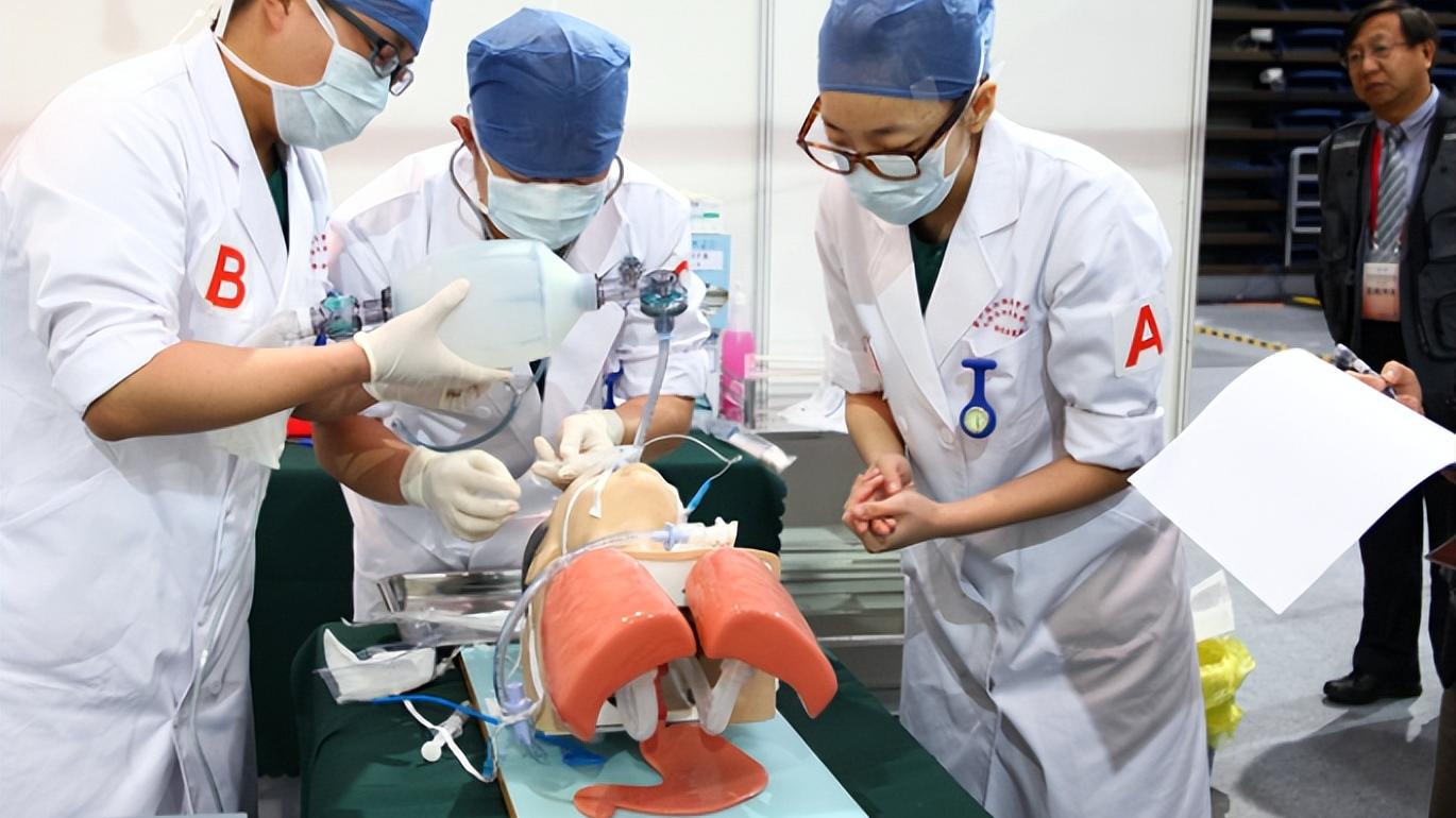 医学生|医学生就业“两极分化”，几十万年薪仅占极少数，其余的难找工作