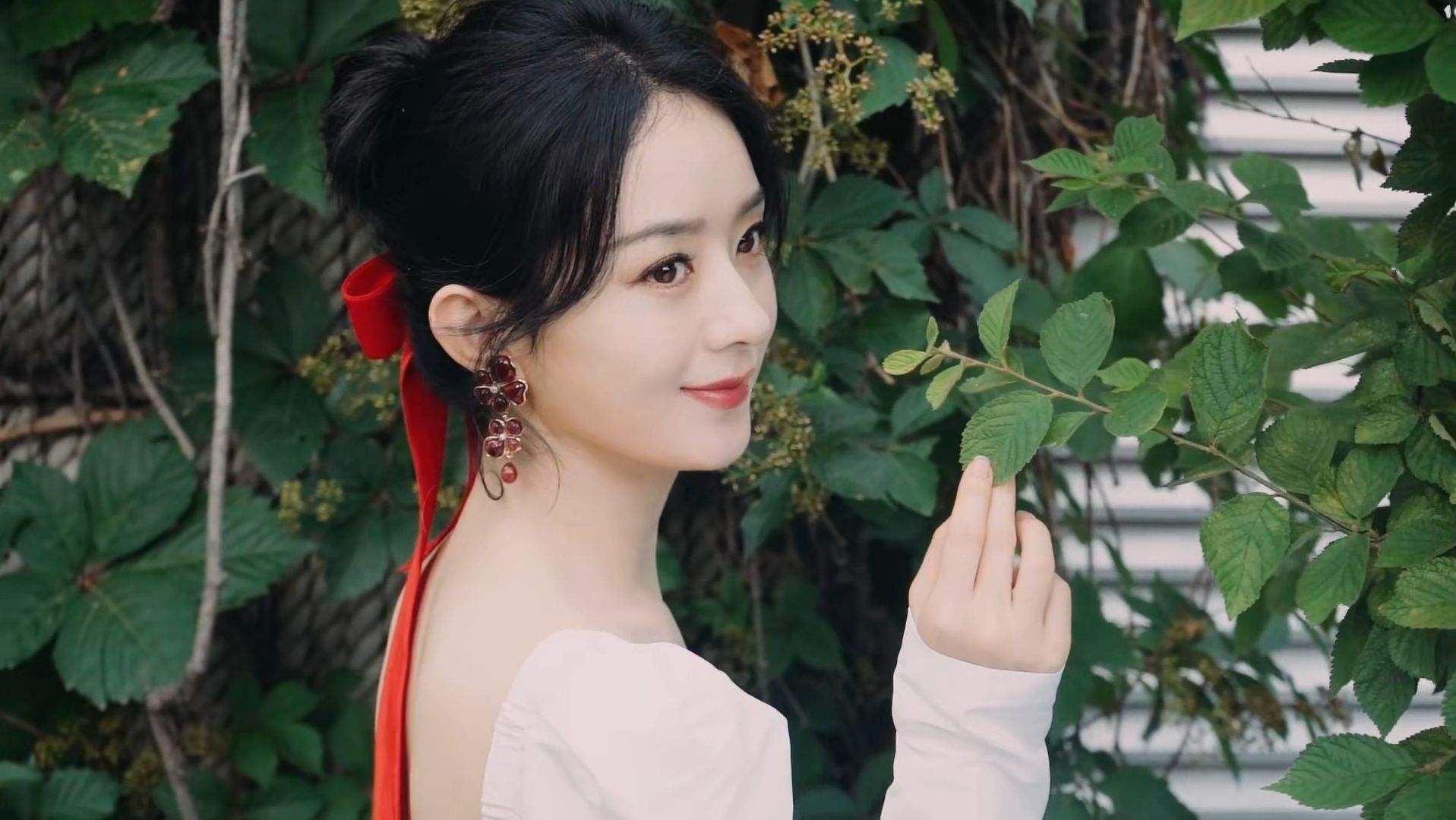 赵丽颖|赵丽颖给辣目洋子加戏？何猷君出轨实锤了？杨旭文被刘学义顶替？