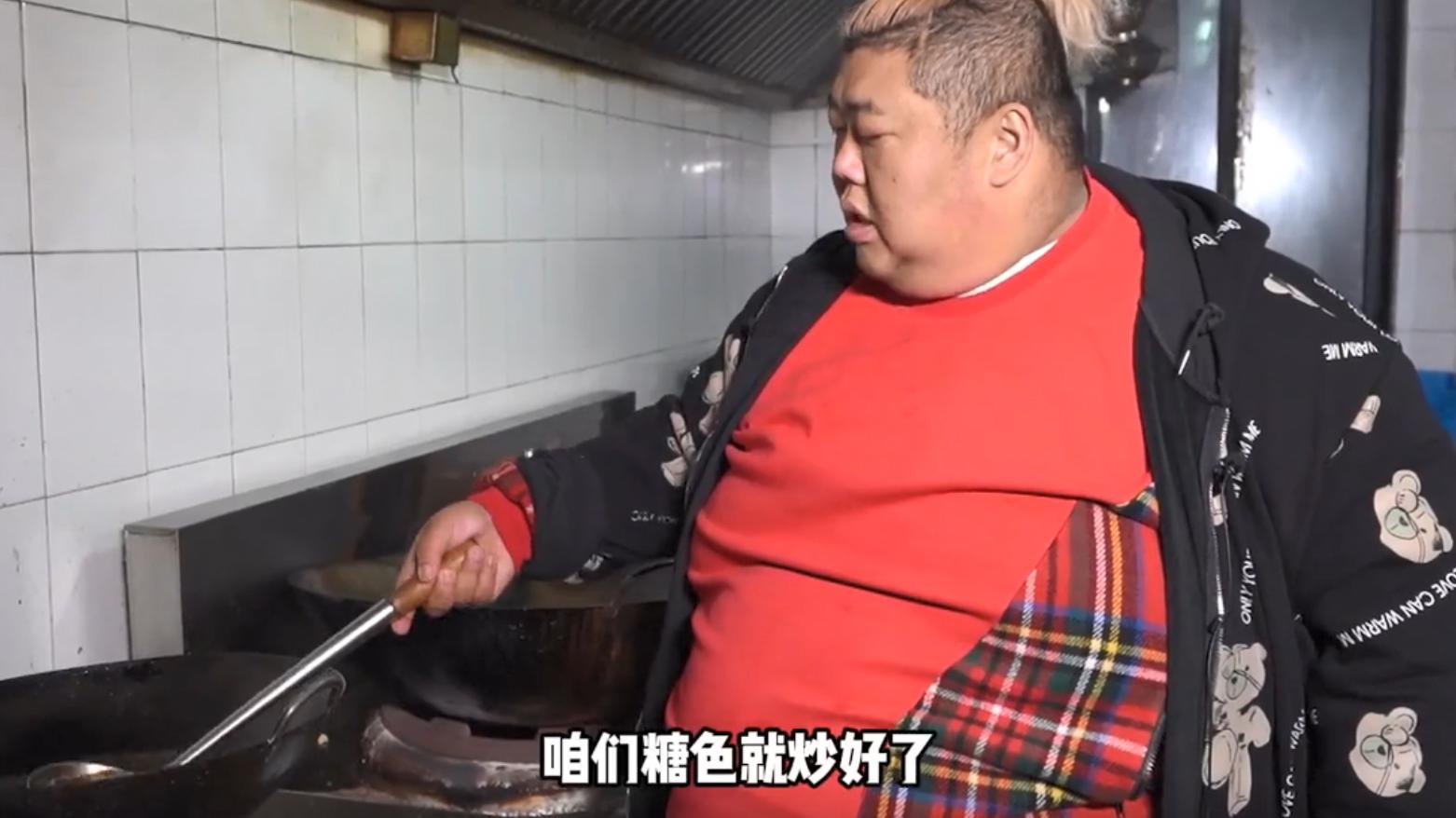 猪蹄 胖猴仔断更五天，刚瘦40斤就营业做猪蹄，资本还是没能放过他
