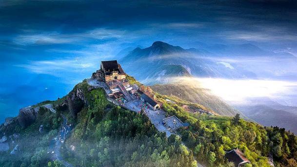法国游客到湖南旅游，看到“衡山”都被围起来收费！直言看不明白