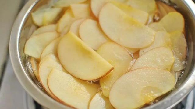胃炎|每天吃一个煮熟的苹果，坚持一阵，“3甜头”或会悄然而至
