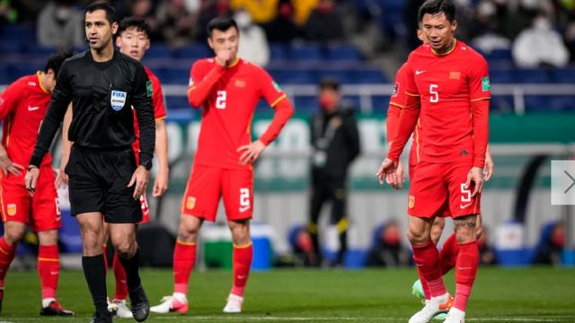 日本队|后继无人！35岁蒿俊闵当青年用，国足与日本是技战术全方位落后