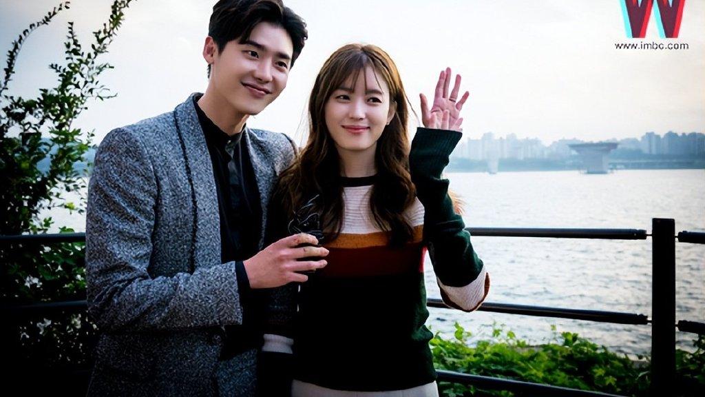 韩剧|网友票选12对「最有CP感」韩剧情侣，迫降CP成真、《金秘书》闪瞎观众