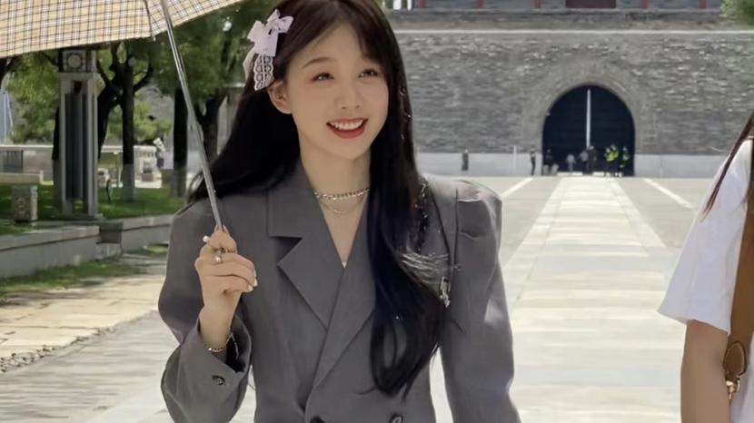 修图|娱乐圈小花未修图原图曝光，这还是你记忆中的小花吗？