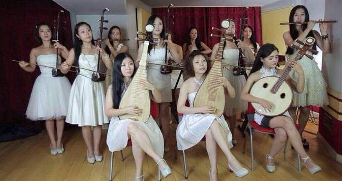 女子十二乐坊|当年红遍国内的“女子十二乐坊”，现如今销声匿迹，原因为何