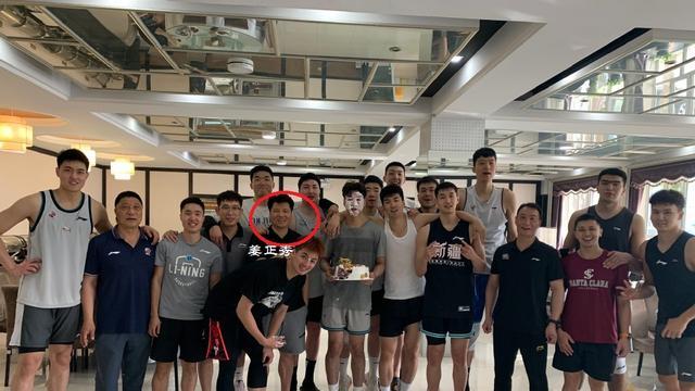 新疆男篮|阿的江下课倒计时？周琦队友NBL大放异彩 外教就位 大魔王重回新疆