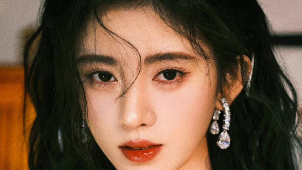 底妆 “纯欲风”也卷起来了？金晨鞠婧祎都在画的“无粉底妆容”太美了