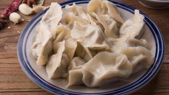 饺子|煮饺子时，盖盖煮还是不盖盖煮？很多人做错了，难怪饺子老是破皮