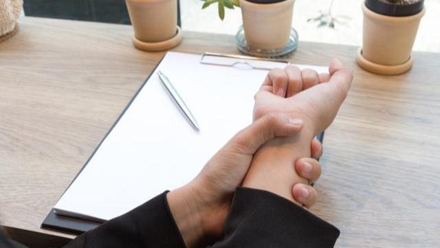 裁员|又一巨头公司被曝裁员！员工排队办离职，才懂朋友圈的带货主播