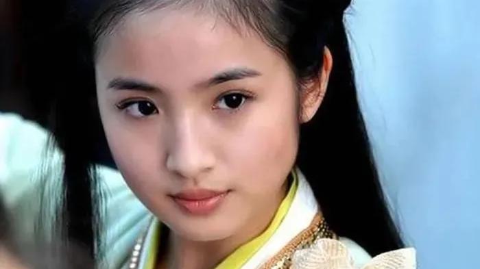 发型 不要再披头散发了，脸上有这5个特征的女生，披头发真的很丑
