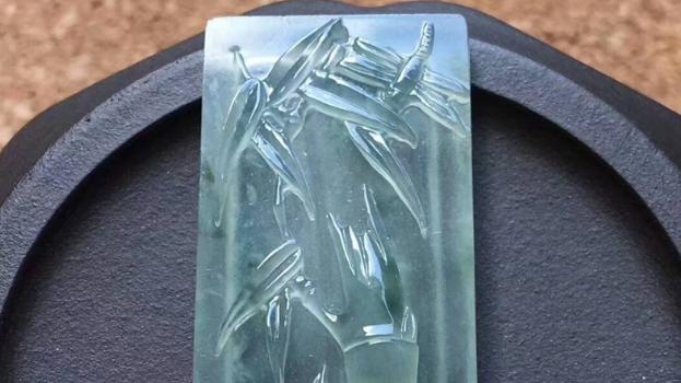 翡翠|翡翠竹子是常见的题材，因为寓意非常丰富，是送礼和自带的佳品