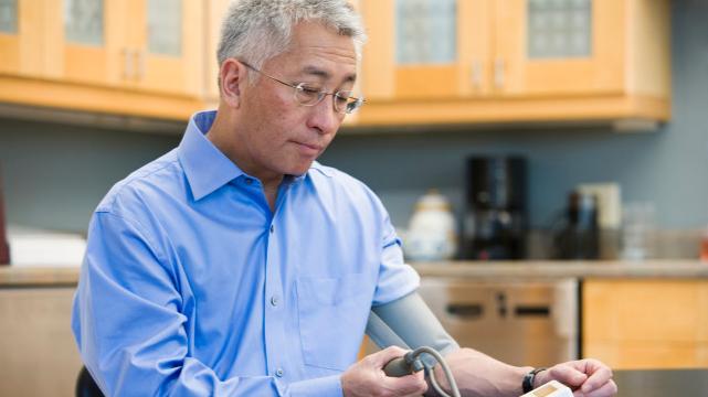 祛湿|血压高的人，要做到“滴酒不沾”吗？看看医生的解答，早做了解