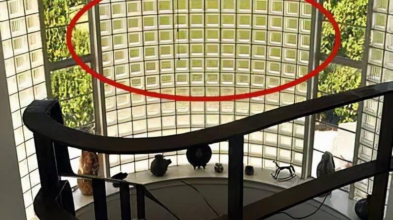 老婆“奇葩”选玻璃砖封阳台，阳台光线全小区最好，邻居都眼红！