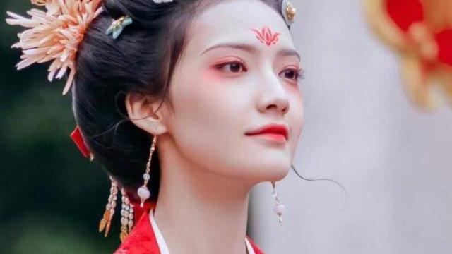 花魁|梦华录：国产剧的花魁终于有点花魁的样子了，造型好看还头脑清醒