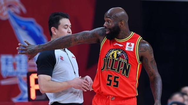 CBA琼斯一夜忙刷屏，有抱怨有认可有希望有挑战，他都说了什么？