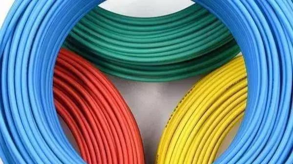 安装空调电线用2.5平方还是4平方好？老电工分析，我就后悔装早了