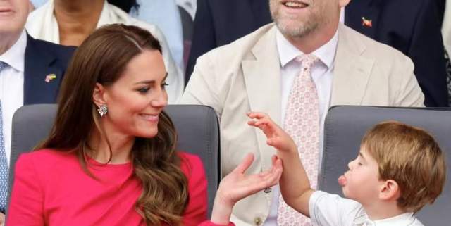 威廉|路易王子皇家包厢撒欢，嗨爆；威廉凯特萌娃教育新模式得女王认可