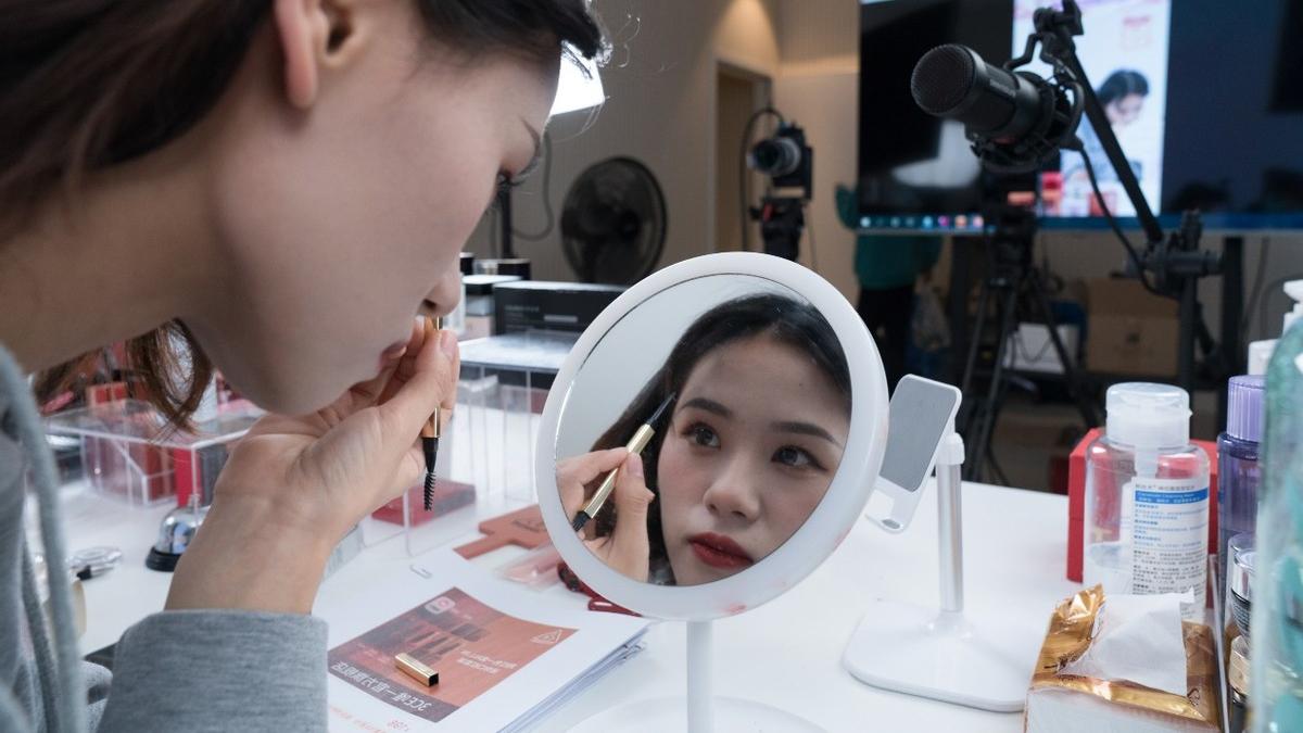 唯品会|iPhone降价卖不动，唯品会上黄金却被买爆，年轻人消费观变了