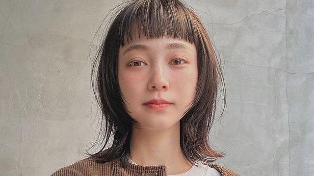 发型 气质直发：无需费时打理又散发清纯魅力的发型