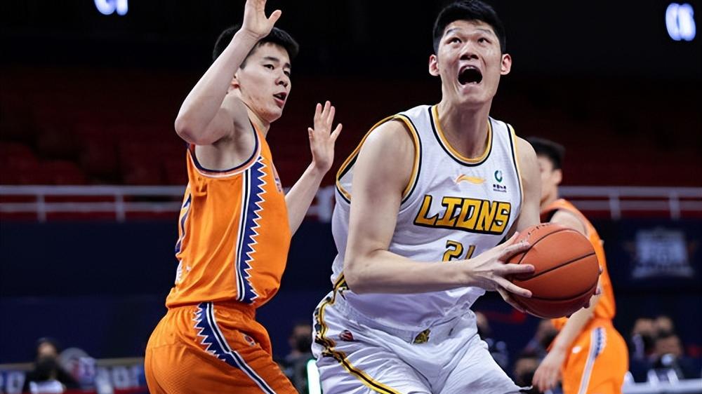 李春江|李春江果敢变阵收奇效，24+8两项数据印证，球队输在“青涩”
