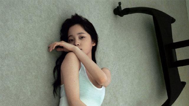 欧阳娜娜恋情传闻后首晒照，网友：不要恋爱脑，事业最重要