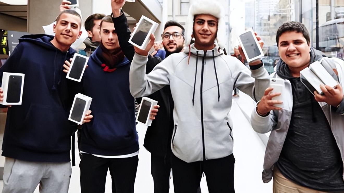 苹果|俄罗斯向苹果发起集体诉讼，索赔9000万精神损失费，库克怎么办？