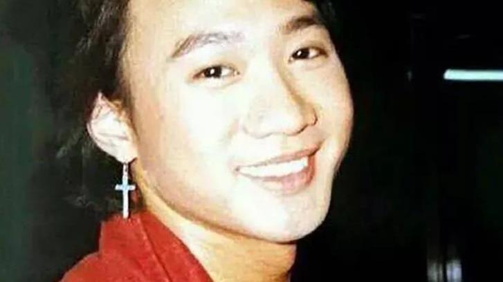 黄家驹|1993年，他拽着黄家驹摔下3米舞台，黄家驹身亡他却红得如日中天