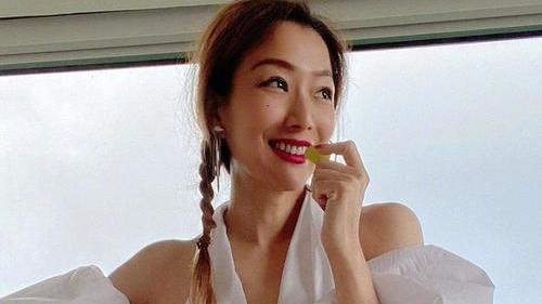 郑秀文|郑秀文，面对丈夫的偷吃，她选择原谅，成年人的婚姻不应该在床上