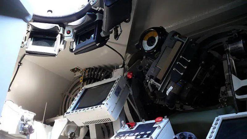 波兰狼獾轮式装甲车施展换头术，加装长钉导弹强化反坦克能力