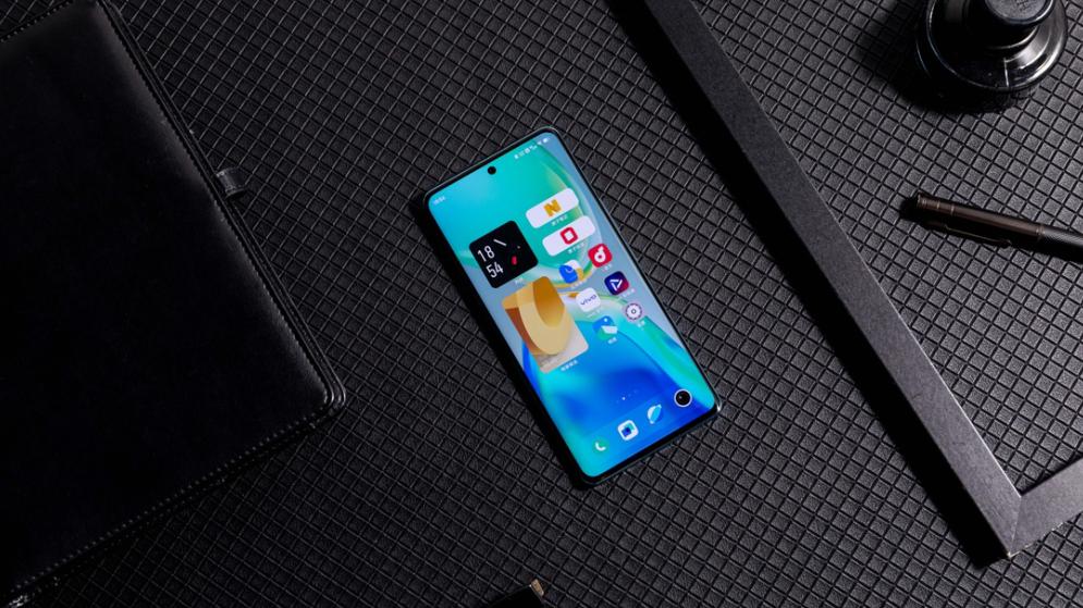 5G|旗舰双芯加持，vivo S15 Pro玩高帧游戏更畅爽