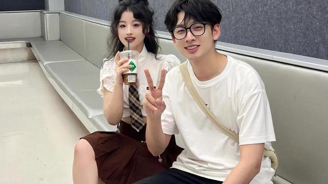 沈梦辰|沈梦辰和女网红合影差距明显，脐钉很有个性，齐思钧他拍角度很帅