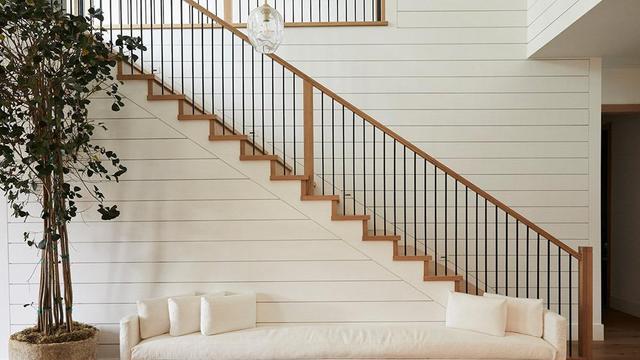 白色、木质色，中性色彩占主导，轻描淡写间，让人随之跃动的家