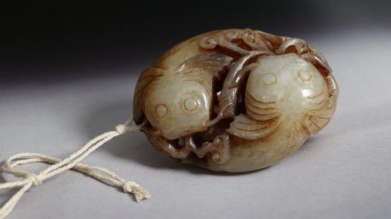 和田玉籽料|舊藏和田玉籽料“年年有余”挂件