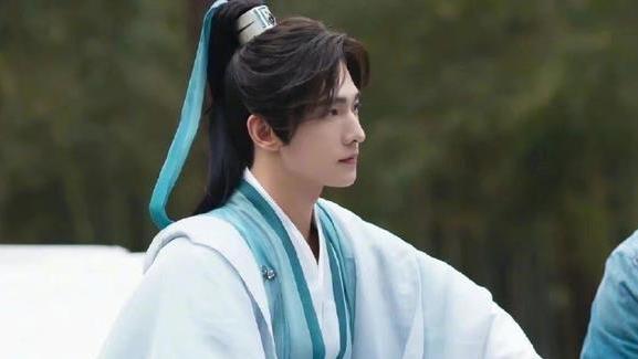 长相思|《长相思》有点奇怪，开机六周，无海报无定妆，鹅厂可能在偏心