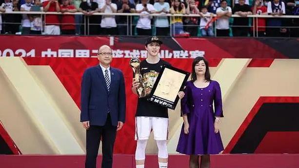 登贝莱|广东FMVP正式回归，季后赛时间确定，杨鸣坐等郭士强