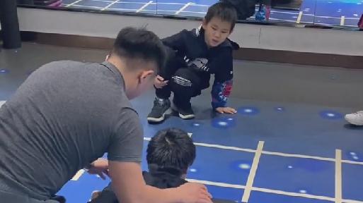 姐姐|姐姐晒孙卓健身日常，一家人贴心陪同，网友：卓宝好幸福