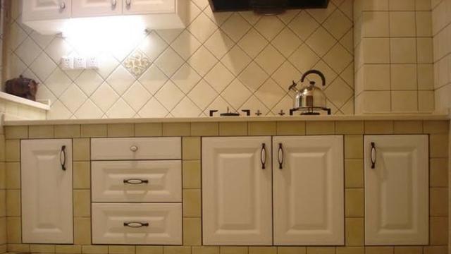 自己动手砖砌橱柜，3千块钱的成本做出3万块钱的效果，厉害了！